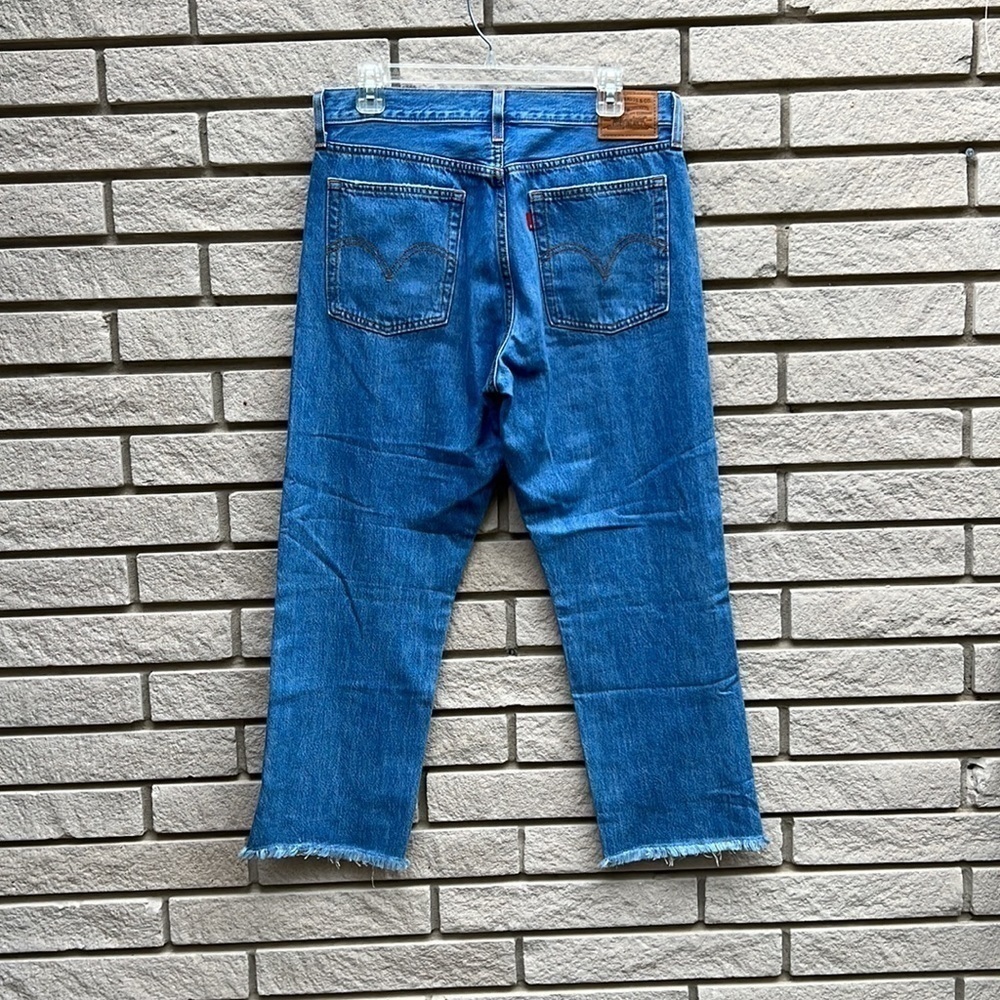 Levi’s Wedgie Straight Cropped Distressed Jeans with Frayed Hem Sz 30 - Picture 8 of 11